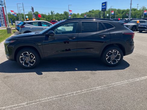 New 2026 Chevrolet Trax LT w/ Driver Confidence Package FWD image 4