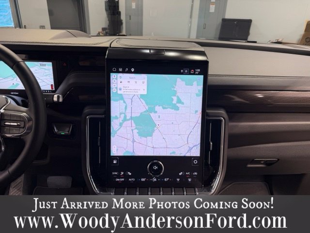 Used 2025 GMC Yukon Elevation w/ LPO, Elevation Black Package AWD/4WD image 15