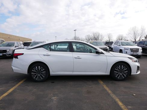 Used 2024 Nissan Altima 2.5 SV image 8