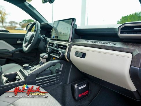 Used 2025 Toyota Tacoma Limited image 15