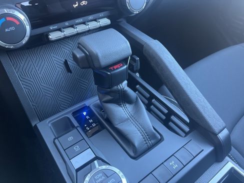 Used 2024 Toyota Tacoma TRD Off-Road image 29