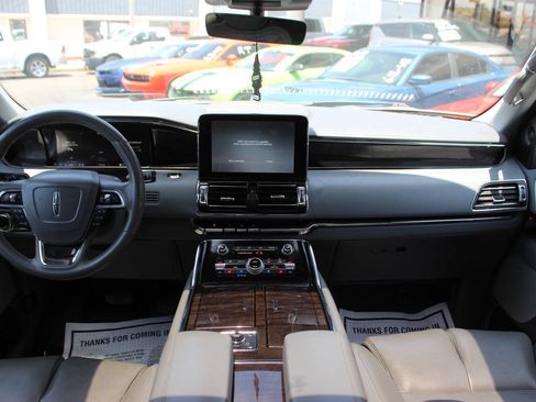 Used 2019 Lincoln Navigator L Reserve AWD/4WD image 21
