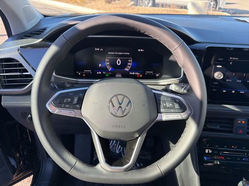 New 2025 Volkswagen Taos SE image 14