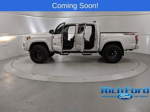 Used 2021 Toyota Tacoma TRD Sport image 11