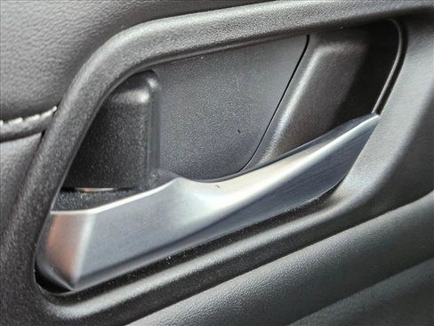 Used 2022 Nissan Pathfinder SV image 15