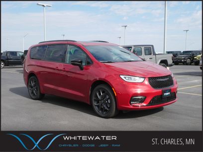 New 2026 Chrysler Pacifica Limited w/ S Appearance Package