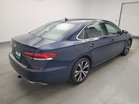 Used 2022 Volkswagen Passat 2.0T SE FWD image 10