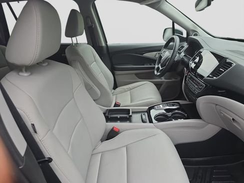 Used 2019 Honda Pilot Touring image 10