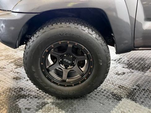 Used 2014 Toyota Tacoma 4x4 Double Cab w/ TRD Off-Road Package image 17