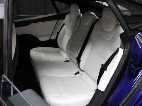 Used 2022 Tesla Model S AWD image 42