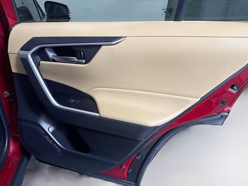 Used 2022 Toyota RAV4 XLE image 28