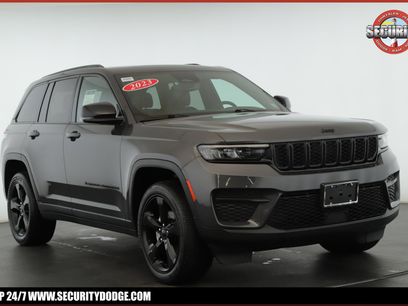 Used 2023 Jeep Grand Cherokee Altitude