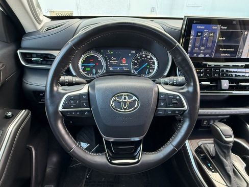 Used 2022 Toyota Highlander Limited image 25