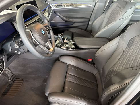 Used 2023 BMW 530i w/ Executive Package RWD image 3