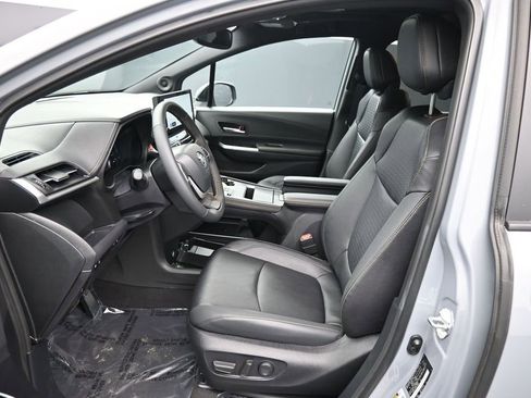 Used 2025 Toyota Sienna XLE Woodland Edition AWD/4WD image 19
