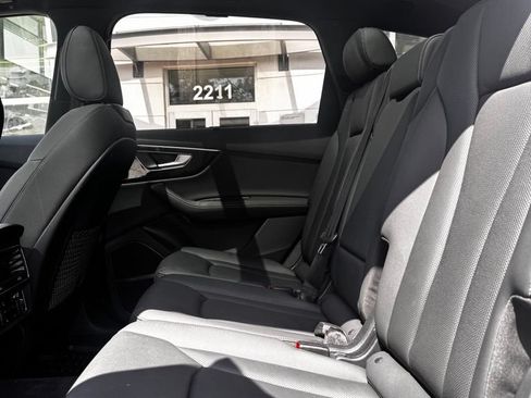 Used 2025 Audi Q7 3.0T Premium Plus AWD/4WD image 18