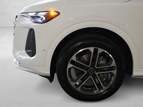 Certified 2025 Audi Q5 Premium w/ Convenience Package AWD/4WD image 29