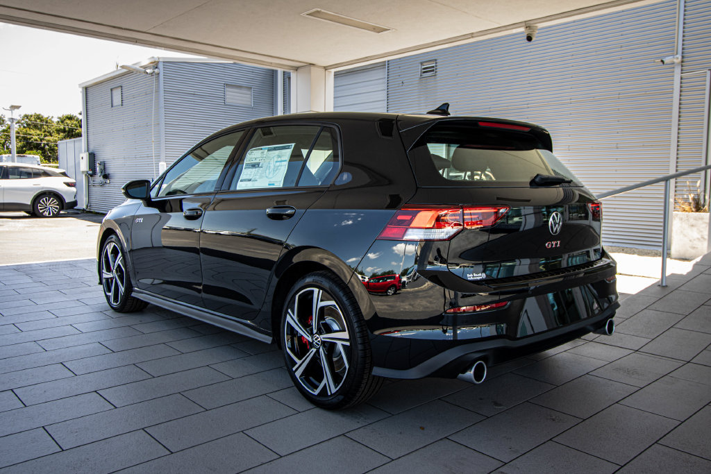 New 2026 Volkswagen GTI SE FWD image 15