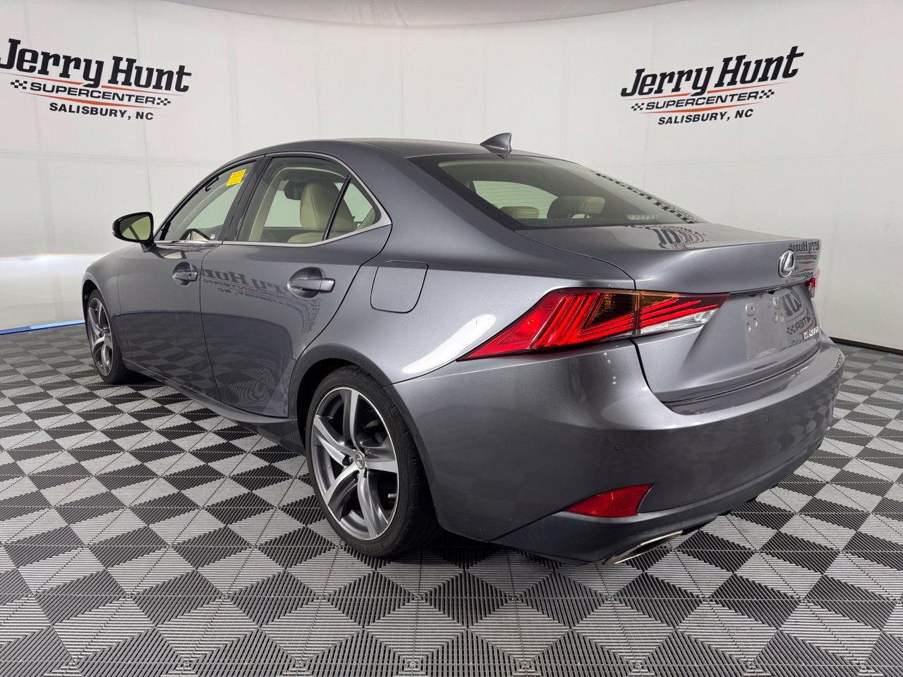 Used 2017 Lexus IS 200t w/ Premium Package RWD image 9