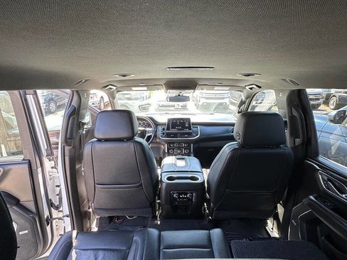 Used 2021 Chevrolet Suburban LT image 19