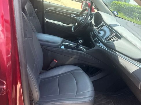 Used 2018 Buick Enclave Essence FWD image 2