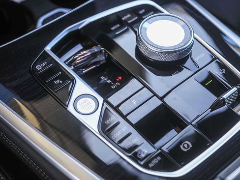 New 2026 BMW X7 M60i image 17