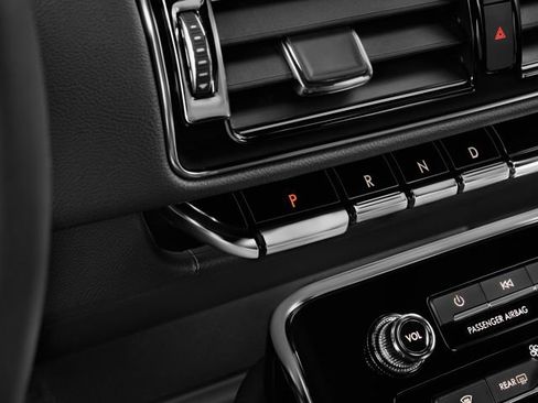 Used 2022 Lincoln Nautilus Reserve w/ Equipment Group 201A image 9