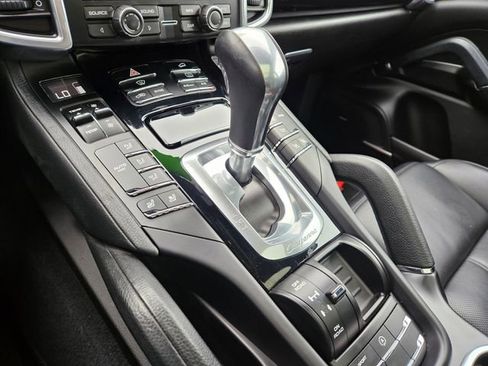 Used 2016 Porsche Cayenne AWD/4WD image 27