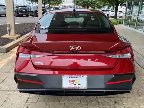 Used 2025 Hyundai Elantra SEL FWD image 6