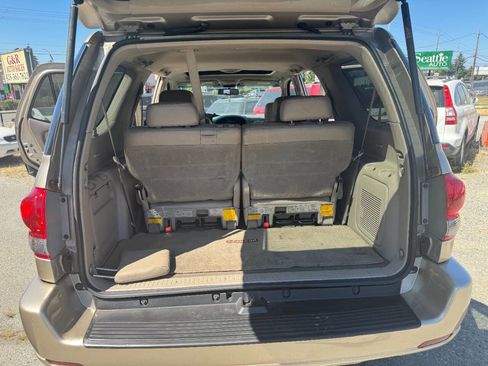 Used 2007 Toyota Sequoia SR5 image 19