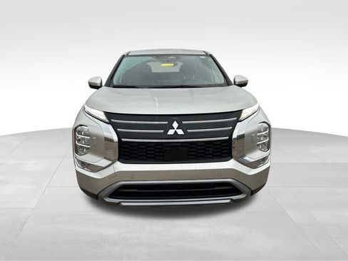 Used 2025 Mitsubishi Outlander SE image 8