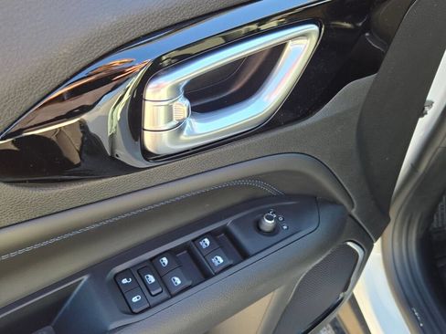 New 2026 Jeep Compass Latitude AWD/4WD image 21