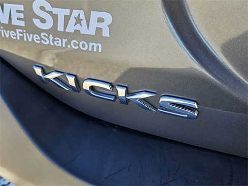 Used 2020 Nissan Kicks SV image 11