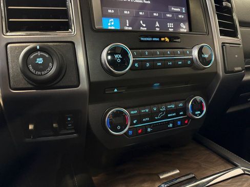 Used 2018 Ford Expedition Platinum image 28