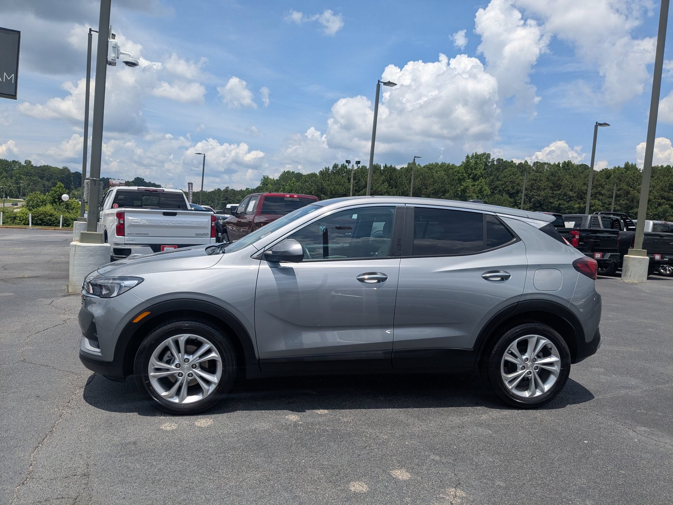 Used 2023 Buick Encore GX Preferred w/ Cold Weather Comfort Package FWD image 8