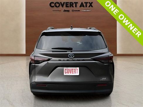 Used 2024 Toyota Sienna XLE image 4
