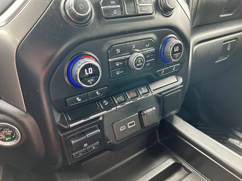 Used 2021 Chevrolet Silverado 1500 LT Trail Boss w/ LPO, Dark Essentials Package AWD/4WD image 29