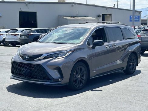 Used 2021 Toyota Sienna XSE FWD image 9
