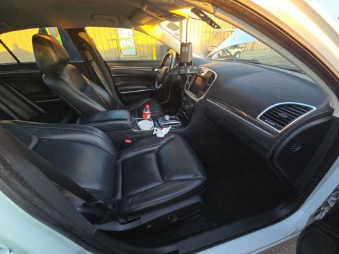 Used 2022 Chrysler 300 Touring L image 19