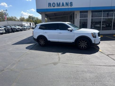 Used 2022 Kia Telluride EX w/ EX Premium Package FWD image 2