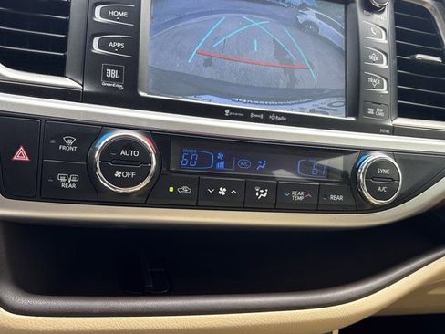 Used 2018 Toyota Highlander Limited AWD/4WD image 40