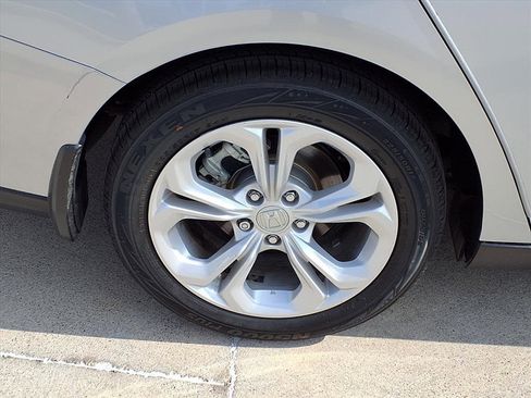 Certified 2025 Honda Accord LX image 9