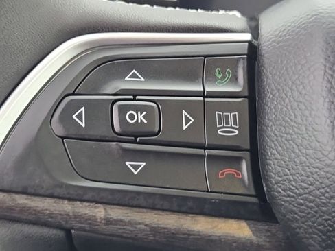 Used 2025 Jeep Grand Cherokee Limited w/ Black Appearance Package AWD/4WD image 37