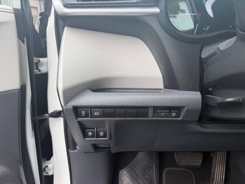 Used 2022 Toyota Sienna LE FWD image 11