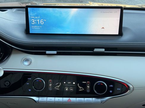 Used 2023 Genesis GV70 3.5T Sport w/ Sport Prestige Package image 30