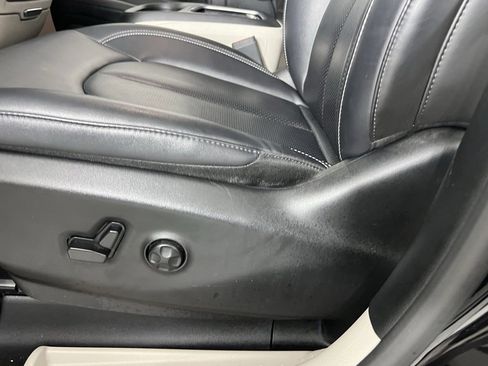 Certified 2024 Chrysler Pacifica Select image 24