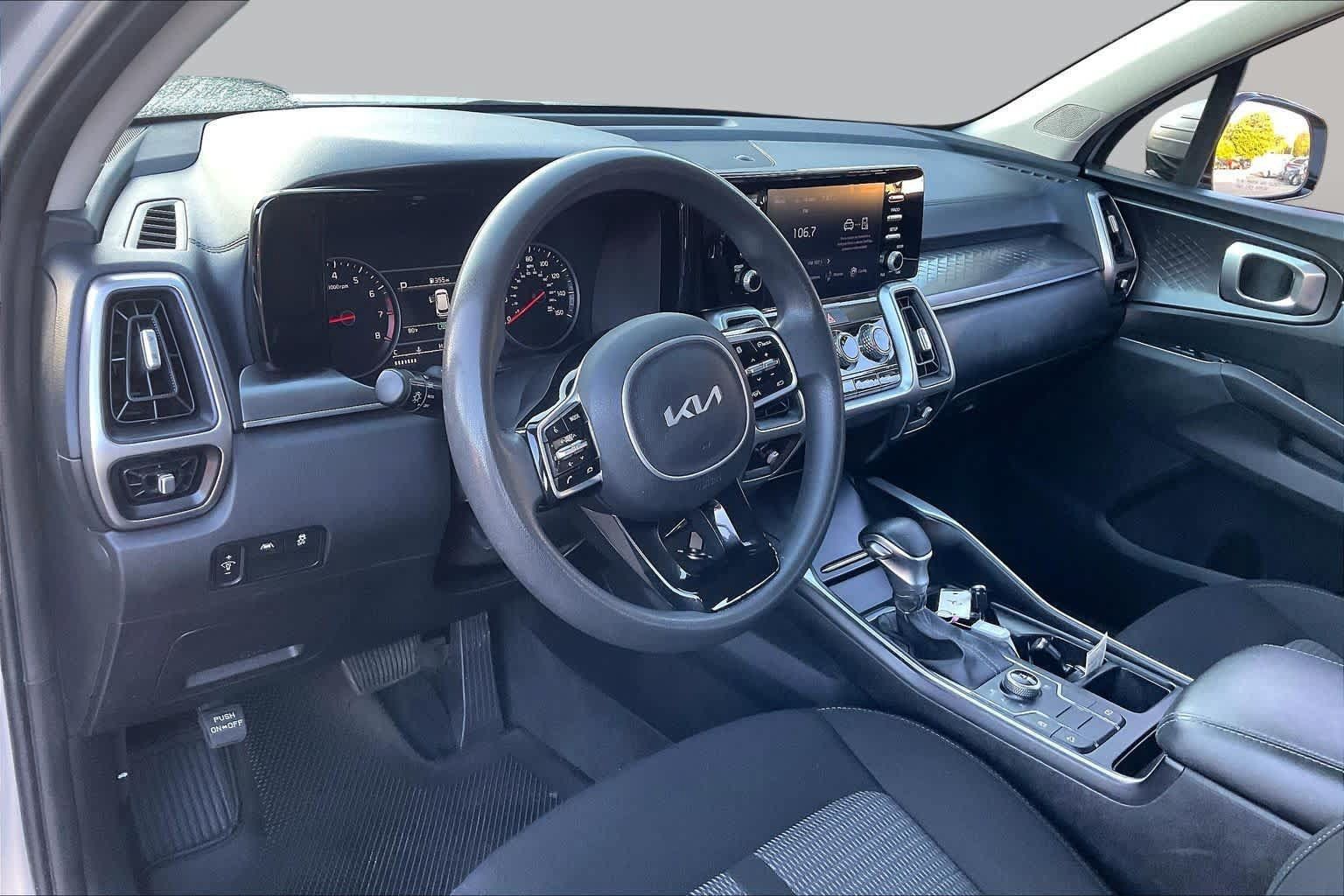 Used 2022 Kia Sorento LX AWD/4WD image 17