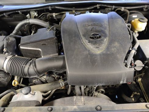 Used 2017 Toyota Tacoma SR5 w/ Tow Package RWD image 30