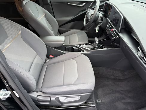 Used 2023 Kia Niro LX image 13