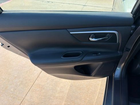 Used 2017 Nissan Altima 2.5 SR w/ Midnight Edition Package FWD image 15